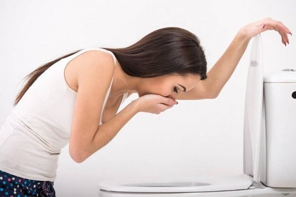 How to Cure Vomiting at Home Naturally?