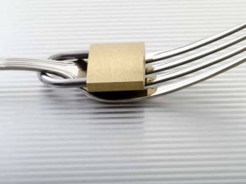 How to Treat Eating Disorder at Home Naturally?