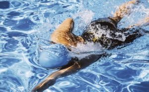 Is it true that you should not swim after eating anything?