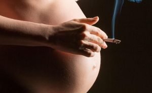 Why shouldn't pregnant woman smoke?